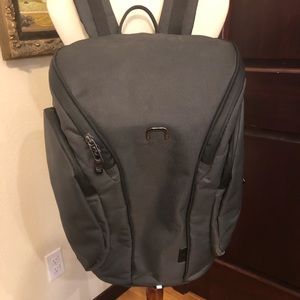 NIID Traveler Laptop Backpack